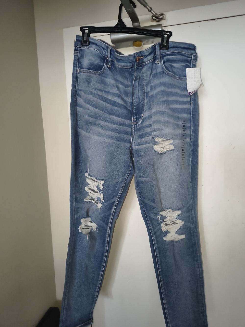 NWT American Eagle Outfitters Light Wash Distressed Skinny Jeans Size 20